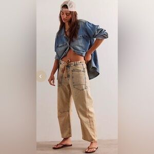 FREE PEOPLE WE THE FREE LOW SLUNG MOXIE BARREL DISTRESSED JEANS IN COWBOY 26L
